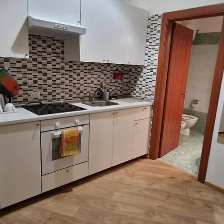 Flat 381 * نابولي
